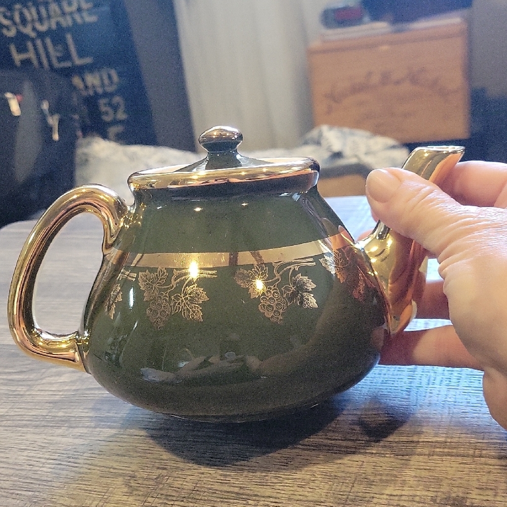 Gibson & Sons Green Teapot with 24k Gold Features/EUC